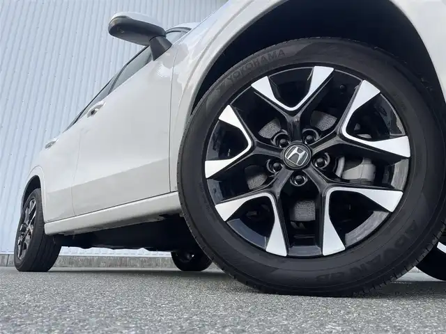 ホンダ ＺＲ－Ｖ ハイブリッド e:HEV Z 福岡県 2023(令5)年 2.6万km プラチナホワイトパール 純正ディスプレイオーディオ（ＢＴ/ラジオ/フルセグ）/全方位カメラ/前方ドライブレコーダー/ビルトインETC2.0/コーナーセンサー/パドルシフト/MTモード付AT/USB/ブレーキホールド/パワーシート/シートメモリー/シートヒーター/ステアリングヒーター/置くだけ充電/クルーズコントロール追従あり/ブラインドスポット/踏み間違え防止/BOSEサウンド