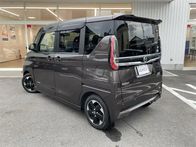 日産 ルークス ハイウェイスター X 大阪府 2020(令2)年 7.6万km アッシュブラウンM (株)IDOMが運営する【じしゃロン東大阪店】の自社ローン専用車両になりますこちらは現金またはオートローンご利用時の価格です。自社ローンご希望の方は別途その旨お申付け下さい/純正9インチSDナビ 【MM319D-L】/(フルセグTV/CD/DVD/BT/FM/AM/SD/USB)/快適パックA/　・プラズマクラスター付きリヤシーリングファン/　・パーソナルテーブル/　・カップホルダー(9個)/　・USBソケット(助手席シート裏)/　・ロールサンシェード/　・撥水加工シート/片側パワースライドドア/ハンズフリーオートスライド/アラウンドビューカメラ/衝突軽減システム/フロント・リアソナー/先行車発進お知らせ/速度・道路標識表示/アイドリングストップ/ドライブレコーダー/ETC/LEDヘッドライト/ハイビームアシスト/インテリジェントキー/取扱説明書 【ナビ・車両】