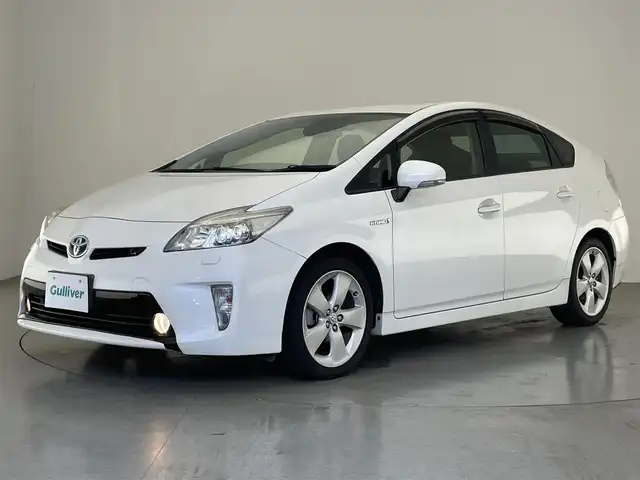 トヨタ プリウス G ツーリングセレクション 愛知県 2013(平25)年 7.3万km ホワイトパールクリスタルシャイン 純正ナビ　黒ハーフレザー　禁煙車　フルＴＶ　ＤＶＤ　Ｂｌｕｅｔｏｏｔｈ　クルコン　ＥＴＣ　バックカメラ　ヘッドライトウォッシャー　LEDライト　フォグランプ　運転席パワーシート　ドラレコ　純正マット　