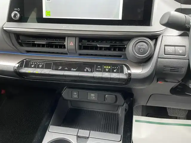 トヨタ プリウス Z 宮崎県 2023(令5)年 5.8万km エモーショナルレッドⅡ 12.3インチディスプレイオーディオ/全方位モニター/純正19インチアルミホイール/ビルトインETC2.0/ドライブレコーダー前後/フルセグTV/レーダークルーズコントロール/車線逸脱警報/衝突軽減システム/電動パーキングブレーキ/オートブレーキホールド/ステアリングスイッチ/シートリフター/LEDヘッドライト/オートマチックハイビーム/ブラインドスポットモニター/電動格納ミラー/ウインカーミラー/プッシュスタート/スマートキー
