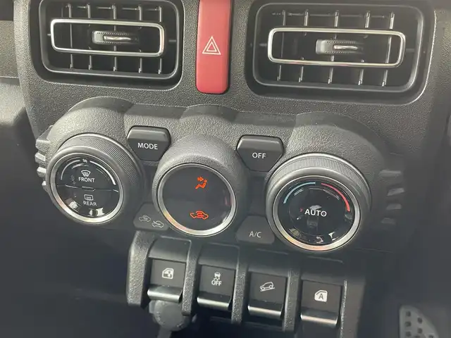 スズキ ジムニー XC 岩手県 2024(令6)年 0.1万km未満 ピュアホワイトP 4WD/デュアルセンサーブレーキサポート/レーダークルーズコントロール/前席シートヒーター/純正LEDヘッドライト/純正フォグランプ/ヘッドライトウォッシャー/ステアリングリモコン/スマートキー/保証書/取扱説明書