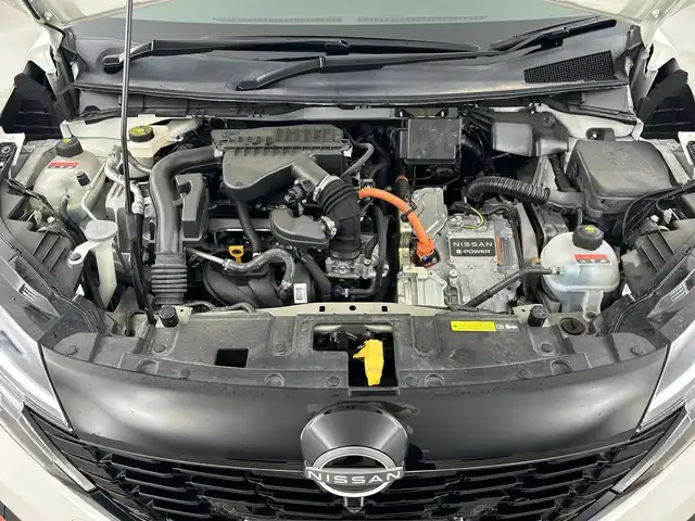 日産 オーラ ニスモ 愛知県 2022(令4)年 2.7万km ブリリアントホワイトパール 純正9インチワイドディスプレイ/・ナビ/・Bluetooth/・フルセグTV/プロパイロット/・レーダークルーズ/ETC2.0/ワイヤレス充電/インテリジェントルームミラー/インテリジェントアラウンドビューモニター/アダプティブLEDヘッドライト/4本スポーク17インチアルミホイール/インテリジェントキー/プッシュスタート/