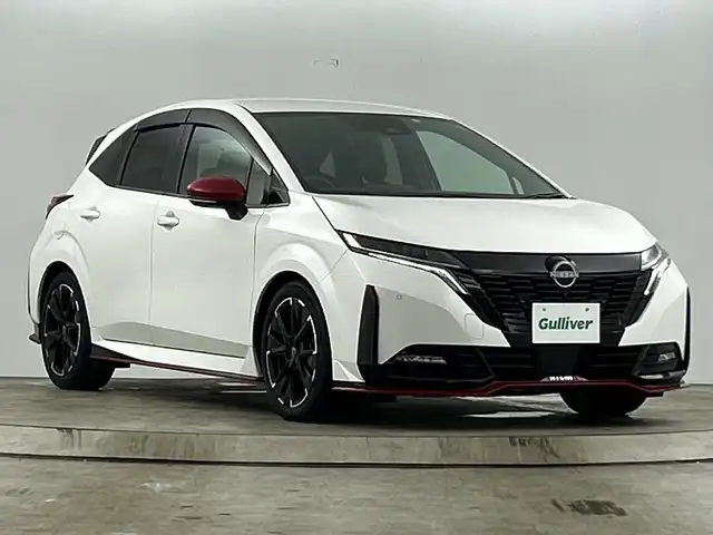 日産 オーラ ニスモ 愛知県 2022(令4)年 2.7万km ブリリアントホワイトパール 純正9インチワイドディスプレイ/・ナビ/・Bluetooth/・フルセグTV/プロパイロット/・レーダークルーズ/ETC2.0/ワイヤレス充電/インテリジェントルームミラー/インテリジェントアラウンドビューモニター/アダプティブLEDヘッドライト/4本スポーク17インチアルミホイール/インテリジェントキー/プッシュスタート/