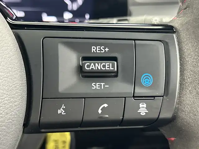 日産 オーラ ニスモ 愛知県 2022(令4)年 2.7万km ブリリアントホワイトパール 純正9インチワイドディスプレイ/・ナビ/・Bluetooth/・フルセグTV/プロパイロット/・レーダークルーズ/ETC2.0/ワイヤレス充電/インテリジェントルームミラー/インテリジェントアラウンドビューモニター/アダプティブLEDヘッドライト/4本スポーク17インチアルミホイール/インテリジェントキー/プッシュスタート/