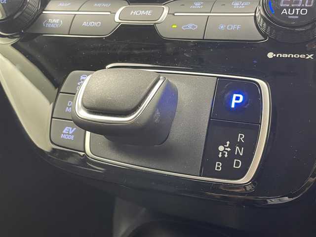 トヨタ アクア Z 埼玉県 2023(令5)年 1.9万km ブラックマイカ 純正10.5インチディスプレイオ＾ディオ/ AM FM BluetoothフルセグTV AppleCarplay/トヨタセーフティセンス/プリクラッシュセーフティ/レーントレーシングアシスト/レーダークルーズコントロール/オートマチックハイビーム/ロードサインアシスト/パノラミックビューモニター/AC100V/クリアランスソナー/純正15インチアルミホイール/オートライト/スマートキー