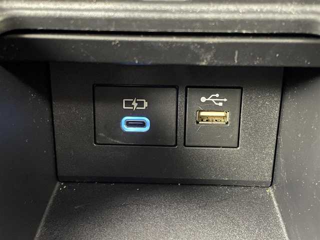 トヨタ アクア Z 埼玉県 2023(令5)年 1.9万km ブラックマイカ 純正10.5インチディスプレイオ＾ディオ/ AM FM BluetoothフルセグTV AppleCarplay/トヨタセーフティセンス/プリクラッシュセーフティ/レーントレーシングアシスト/レーダークルーズコントロール/オートマチックハイビーム/ロードサインアシスト/パノラミックビューモニター/AC100V/クリアランスソナー/純正15インチアルミホイール/オートライト/スマートキー