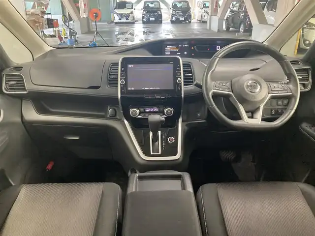 日産 セレナ ハイウェイスター Vセレクション 広島県 2017(平29)年 7.7万km ダイヤモンドブラック 純正フリップダウンモニター/レーンキープアシスト/エマージェンシーブレーキ/純正9型ナビ/・CD/DVD/BT/フルセグ/バックカメラ/ハンズフリー両側パワースライドドア/クルーズコントロール/ETC/LEDヘッドライト/オートライト/スマートキー/プッシュスタート/純正16インチアルミホイール(195/60/R16）/純正フロアマット