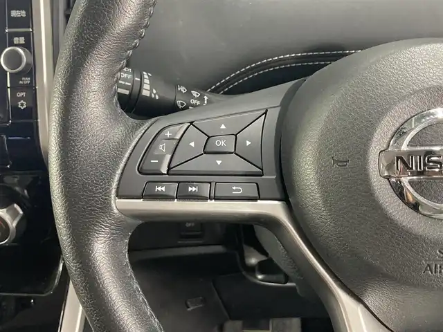 日産 セレナ ハイウェイスター Vセレクション 広島県 2017(平29)年 7.7万km ダイヤモンドブラック 純正フリップダウンモニター/レーンキープアシスト/エマージェンシーブレーキ/純正9型ナビ/・CD/DVD/BT/フルセグ/バックカメラ/ハンズフリー両側パワースライドドア/クルーズコントロール/ETC/LEDヘッドライト/オートライト/スマートキー/プッシュスタート/純正16インチアルミホイール(195/60/R16）/純正フロアマット