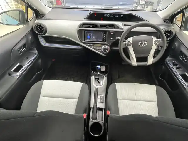 トヨタ アクア S 長崎県 2014(平26)年 8.8万km クールソーダメタリック メモリナビ/CD/DVD/Bluetooth/フルセグテレビ/バックカメラ/ETC/光軸レベライザー/オートライト/純正フロアマット/電動格納ミラー/純正ホイールキャップ/バックカメラ/ドアバイザー/プッシュスタート/ウィンカーミラー