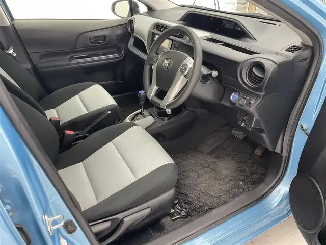 トヨタ アクア S 長崎県 2014(平26)年 8.8万km クールソーダメタリック メモリナビ/CD/DVD/Bluetooth/フルセグテレビ/バックカメラ/ETC/光軸レベライザー/オートライト/純正フロアマット/電動格納ミラー/純正ホイールキャップ/バックカメラ/ドアバイザー/プッシュスタート/ウィンカーミラー