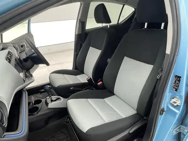 トヨタ アクア S 長崎県 2014(平26)年 8.8万km クールソーダメタリック メモリナビ/CD/DVD/Bluetooth/フルセグテレビ/バックカメラ/ETC/光軸レベライザー/オートライト/純正フロアマット/電動格納ミラー/純正ホイールキャップ/バックカメラ/ドアバイザー/プッシュスタート/ウィンカーミラー