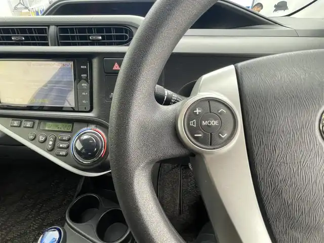 トヨタ アクア S 長崎県 2014(平26)年 8.8万km クールソーダメタリック メモリナビ/CD/DVD/Bluetooth/フルセグテレビ/バックカメラ/ETC/光軸レベライザー/オートライト/純正フロアマット/電動格納ミラー/純正ホイールキャップ/バックカメラ/ドアバイザー/プッシュスタート/ウィンカーミラー