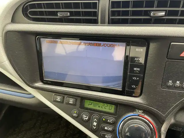 トヨタ アクア S 長崎県 2014(平26)年 8.8万km クールソーダメタリック メモリナビ/CD/DVD/Bluetooth/フルセグテレビ/バックカメラ/ETC/光軸レベライザー/オートライト/純正フロアマット/電動格納ミラー/純正ホイールキャップ/バックカメラ/ドアバイザー/プッシュスタート/ウィンカーミラー