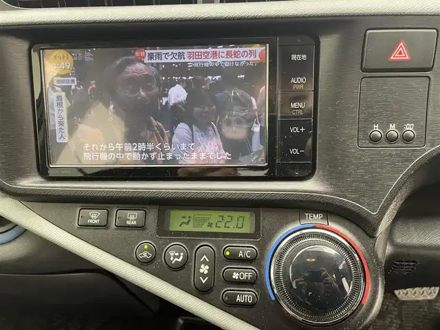 トヨタ アクア S 長崎県 2014(平26)年 8.8万km クールソーダメタリック メモリナビ/CD/DVD/Bluetooth/フルセグテレビ/バックカメラ/ETC/光軸レベライザー/オートライト/純正フロアマット/電動格納ミラー/純正ホイールキャップ/バックカメラ/ドアバイザー/プッシュスタート/ウィンカーミラー
