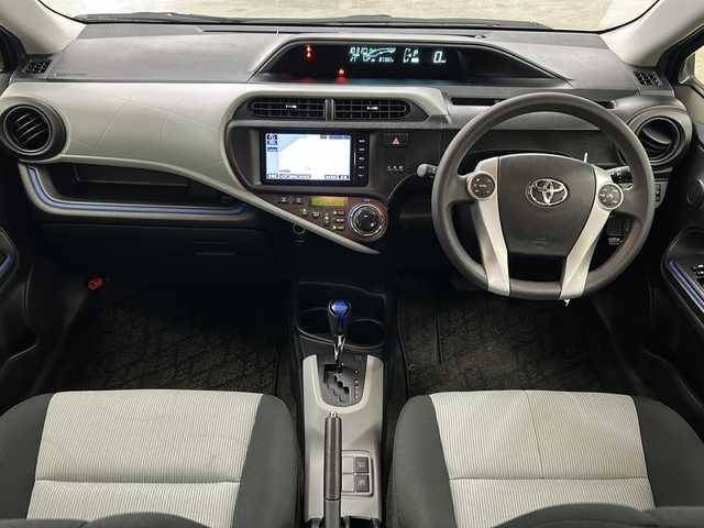 トヨタ アクア S 長崎県 2014(平26)年 8.8万km クールソーダメタリック 純正7インチメモリナビ/CD/DVD/Bluetooth/フルセグテレビ/ミュージックサーバー/バックカメラ/ETC/純正ドラレコ/光軸レベライザー/オートライト/純正フロアマット/電動格納ミラー/純正ホイールキャップ/ドアバイザー/プッシュスタート/ウィンカーミラー/ステアリングリモコン/スマートキー/スペアキー