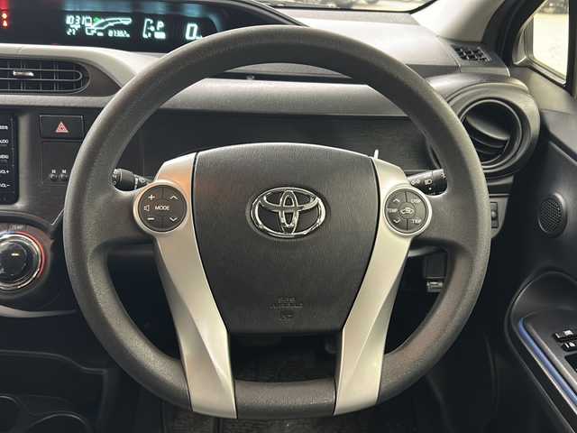 トヨタ アクア S 長崎県 2014(平26)年 8.8万km クールソーダメタリック 純正7インチメモリナビ/CD/DVD/Bluetooth/フルセグテレビ/ミュージックサーバー/バックカメラ/ETC/純正ドラレコ/光軸レベライザー/オートライト/純正フロアマット/電動格納ミラー/純正ホイールキャップ/ドアバイザー/プッシュスタート/ウィンカーミラー/ステアリングリモコン/スマートキー/スペアキー