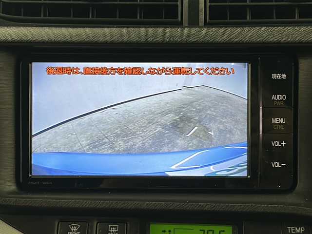 トヨタ アクア S 長崎県 2014(平26)年 8.8万km クールソーダメタリック 純正7インチメモリナビ/CD/DVD/Bluetooth/フルセグテレビ/ミュージックサーバー/バックカメラ/ETC/純正ドラレコ/光軸レベライザー/オートライト/純正フロアマット/電動格納ミラー/純正ホイールキャップ/ドアバイザー/プッシュスタート/ウィンカーミラー/ステアリングリモコン/スマートキー/スペアキー