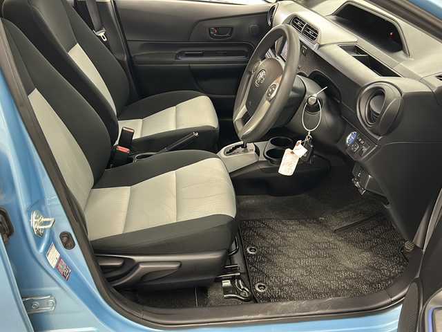 トヨタ アクア S 長崎県 2014(平26)年 8.8万km クールソーダメタリック 純正7インチメモリナビ/CD/DVD/Bluetooth/フルセグテレビ/ミュージックサーバー/バックカメラ/ETC/純正ドラレコ/光軸レベライザー/オートライト/純正フロアマット/電動格納ミラー/純正ホイールキャップ/ドアバイザー/プッシュスタート/ウィンカーミラー/ステアリングリモコン/スマートキー/スペアキー