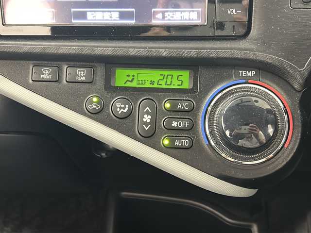 トヨタ アクア S 長崎県 2014(平26)年 8.8万km クールソーダメタリック 純正7インチメモリナビ/CD/DVD/Bluetooth/フルセグテレビ/ミュージックサーバー/バックカメラ/ETC/純正ドラレコ/光軸レベライザー/オートライト/純正フロアマット/電動格納ミラー/純正ホイールキャップ/ドアバイザー/プッシュスタート/ウィンカーミラー/ステアリングリモコン/スマートキー/スペアキー