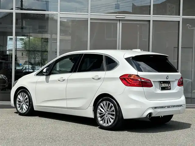 ＢＭＷ ２１８ｄ アクティブツアラー ラグジュアリー 福岡県 2019(令1)年 5.9万km ミネラルホワイト アドバンスドアクティブセーフティＰＫＧ　/コンフォートＰＫＧ　/パーキングサポートＰＫＧ　/アンビエントライト　/純正ナビ　/Ｂｌｕｅｔｏｏｔｈ　/ＡＣＣ　/ＨＵＤ　/前後ドライブレコーダー　/純正１７インチＡＷ