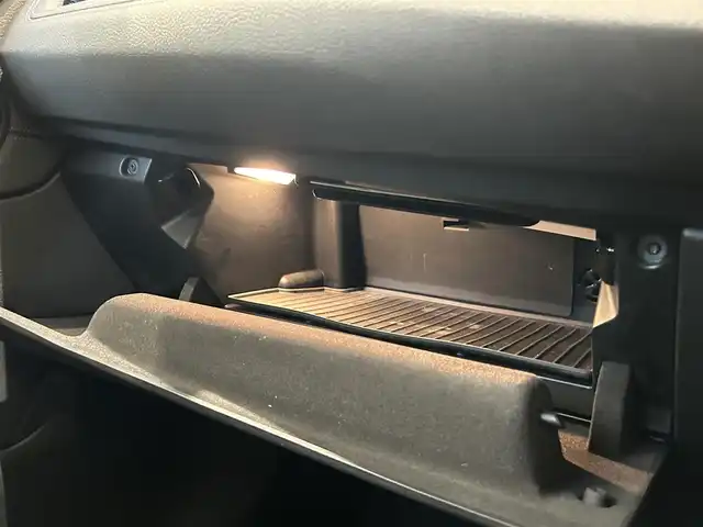 ＢＭＷ ２１８ｄ アクティブツアラー ラグジュアリー 福岡県 2019(令1)年 5.9万km ミネラルホワイト アドバンスドアクティブセーフティＰＫＧ　/コンフォートＰＫＧ　/パーキングサポートＰＫＧ　/アンビエントライト　/純正ナビ　/Ｂｌｕｅｔｏｏｔｈ　/ＡＣＣ　/ＨＵＤ　/前後ドライブレコーダー　/純正１７インチＡＷ