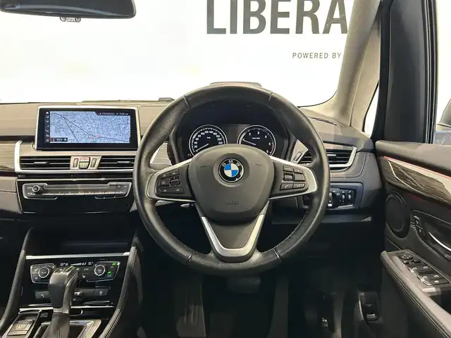 ＢＭＷ ２１８ｄ アクティブツアラー ラグジュアリー 福岡県 2019(令1)年 5.9万km ミネラルホワイト アドバンスドアクティブセーフティＰＫＧ　/コンフォートＰＫＧ　/パーキングサポートＰＫＧ　/アンビエントライト　/純正ナビ　/Ｂｌｕｅｔｏｏｔｈ　/ＡＣＣ　/ＨＵＤ　/前後ドライブレコーダー　/純正１７インチＡＷ