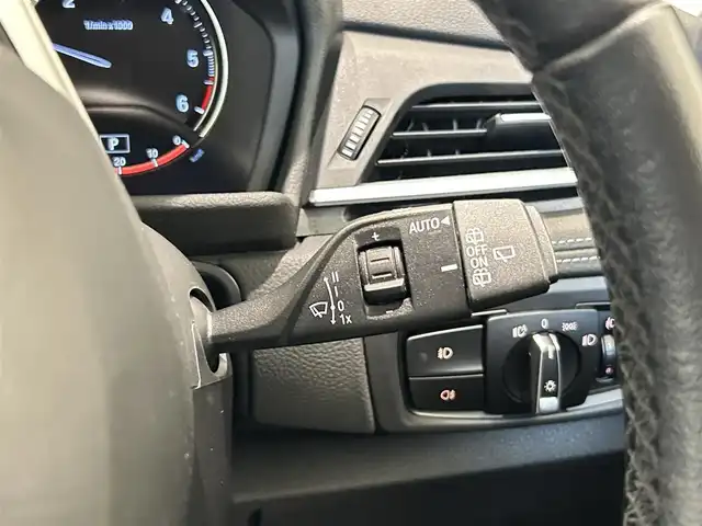 ＢＭＷ ２１８ｄ アクティブツアラー ラグジュアリー 福岡県 2019(令1)年 5.9万km ミネラルホワイト アドバンスドアクティブセーフティＰＫＧ　/コンフォートＰＫＧ　/パーキングサポートＰＫＧ　/アンビエントライト　/純正ナビ　/Ｂｌｕｅｔｏｏｔｈ　/ＡＣＣ　/ＨＵＤ　/前後ドライブレコーダー　/純正１７インチＡＷ