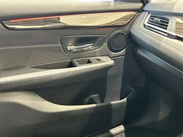 ＢＭＷ ２１８ｄ アクティブツアラー ラグジュアリー 福岡県 2019(令1)年 5.9万km ミネラルホワイト アドバンスドアクティブセーフティＰＫＧ　/コンフォートＰＫＧ　/パーキングサポートＰＫＧ　/アンビエントライト　/純正ナビ　/Ｂｌｕｅｔｏｏｔｈ　/ＡＣＣ　/ＨＵＤ　/前後ドライブレコーダー　/純正１７インチＡＷ