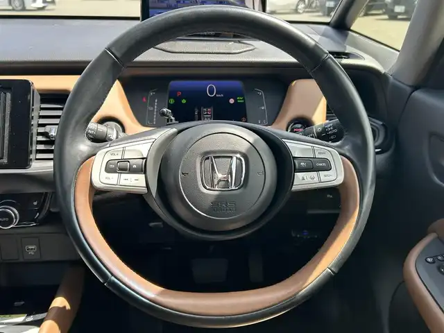 ホンダ フィット e:HEVリュクス 福岡県 2020(令2)年 4.8万km プラチナホワイトパール 社外ナビ(MDV-M906HD)/CD/DVD/SD/BT/フルセグ/ETC/バックカメラ/置くだけ充電/オートホールド/ホンダセンシング/レーンキープアシスト/革巻きステアリング/ステアリングスイッチ/ハーフレザーシート/シートヒーターD-N/LEDヘッドライト/オートライト/オートハイビーム/フォグライト前/コーナーセンサー前後/純正フロアマット/純正16AW