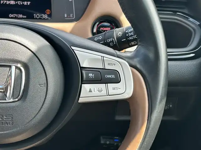 ホンダ フィット e:HEVリュクス 福岡県 2020(令2)年 4.8万km プラチナホワイトパール 社外ナビ(MDV-M906HD)/CD/DVD/SD/BT/フルセグ/ETC/バックカメラ/置くだけ充電/オートホールド/ホンダセンシング/レーンキープアシスト/革巻きステアリング/ステアリングスイッチ/ハーフレザーシート/シートヒーターD-N/LEDヘッドライト/オートライト/オートハイビーム/フォグライト前/コーナーセンサー前後/純正フロアマット/純正16AW