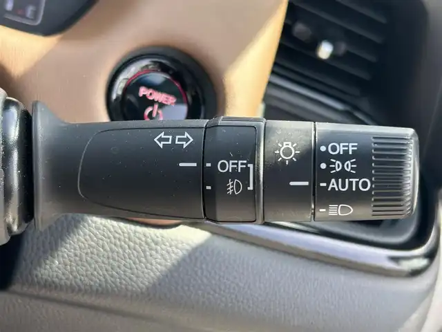 ホンダ フィット e:HEVリュクス 福岡県 2020(令2)年 4.8万km プラチナホワイトパール 社外ナビ(MDV-M906HD)/CD/DVD/SD/BT/フルセグ/ETC/バックカメラ/置くだけ充電/オートホールド/ホンダセンシング/レーンキープアシスト/革巻きステアリング/ステアリングスイッチ/ハーフレザーシート/シートヒーターD-N/LEDヘッドライト/オートライト/オートハイビーム/フォグライト前/コーナーセンサー前後/純正フロアマット/純正16AW