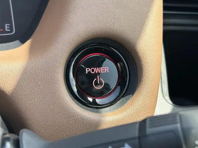 ホンダ フィット e:HEVリュクス 福岡県 2020(令2)年 4.8万km プラチナホワイトパール 社外ナビ(MDV-M906HD)/CD/DVD/SD/BT/フルセグ/ETC/バックカメラ/置くだけ充電/オートホールド/ホンダセンシング/レーンキープアシスト/革巻きステアリング/ステアリングスイッチ/ハーフレザーシート/シートヒーターD-N/LEDヘッドライト/オートライト/オートハイビーム/フォグライト前/コーナーセンサー前後/純正フロアマット/純正16AW