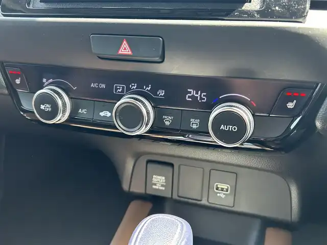 ホンダ フィット e:HEVリュクス 福岡県 2020(令2)年 4.8万km プラチナホワイトパール 社外ナビ(MDV-M906HD)/CD/DVD/SD/BT/フルセグ/ETC/バックカメラ/置くだけ充電/オートホールド/ホンダセンシング/レーンキープアシスト/革巻きステアリング/ステアリングスイッチ/ハーフレザーシート/シートヒーターD-N/LEDヘッドライト/オートライト/オートハイビーム/フォグライト前/コーナーセンサー前後/純正フロアマット/純正16AW
