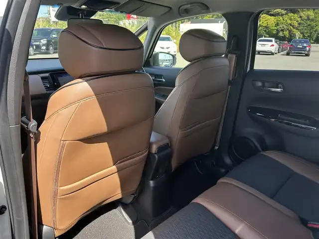 ホンダ フィット e:HEVリュクス 福岡県 2020(令2)年 4.8万km プラチナホワイトパール 社外ナビ(MDV-M906HD)/CD/DVD/SD/BT/フルセグ/ETC/バックカメラ/置くだけ充電/オートホールド/ホンダセンシング/レーンキープアシスト/革巻きステアリング/ステアリングスイッチ/ハーフレザーシート/シートヒーターD-N/LEDヘッドライト/オートライト/オートハイビーム/フォグライト前/コーナーセンサー前後/純正フロアマット/純正16AW