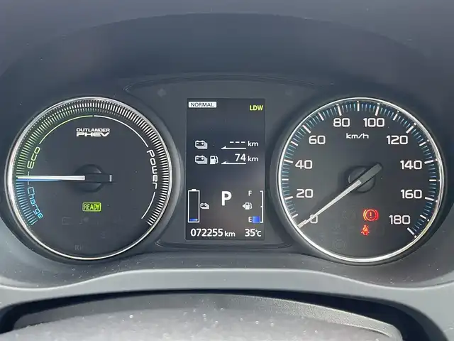 三菱 アウトランダー ＰＨＥＶ G プレミアムパッケージ 福岡県 2016(平28)年 7.3万km クォーツブラウンメタリック ハンドルヒーター/パワーステアリング/純正ナビ/純正フロアマット/ドライブレコーダー(前後)/レザーシート/Bluetooth/ETC/クルーズコントロール/プッシュスタート/横滑り防止装置/衝突被害軽減システム/100V充電/ETC/W+Sエアバッグ