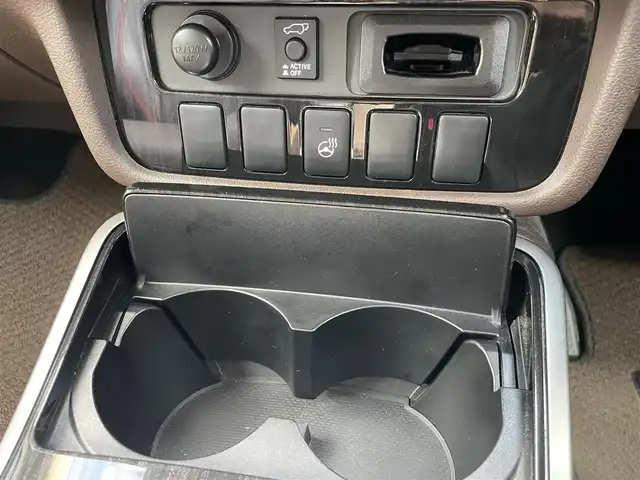 三菱 アウトランダー ＰＨＥＶ G プレミアムパッケージ 福岡県 2016(平28)年 7.3万km クォーツブラウンメタリック ハンドルヒーター/パワーステアリング/純正ナビ/純正フロアマット/ドライブレコーダー(前後)/レザーシート/Bluetooth/ETC/クルーズコントロール/プッシュスタート/横滑り防止装置/衝突被害軽減システム/100V充電/ETC/W+Sエアバッグ