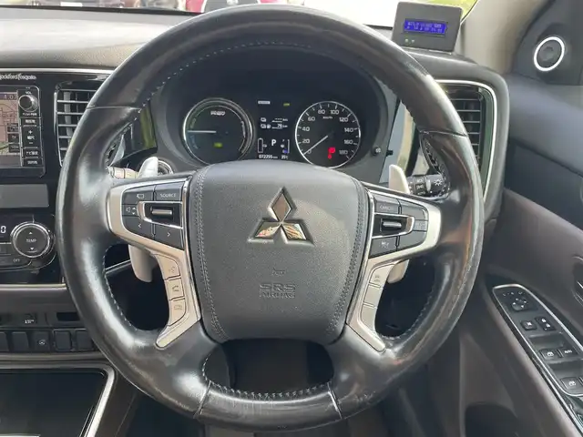 三菱 アウトランダー ＰＨＥＶ G プレミアムパッケージ 福岡県 2016(平28)年 7.3万km クォーツブラウンメタリック ハンドルヒーター/パワーステアリング/純正ナビ/純正フロアマット/ドライブレコーダー(前後)/レザーシート/Bluetooth/ETC/クルーズコントロール/プッシュスタート/横滑り防止装置/衝突被害軽減システム/100V充電/ETC/W+Sエアバッグ