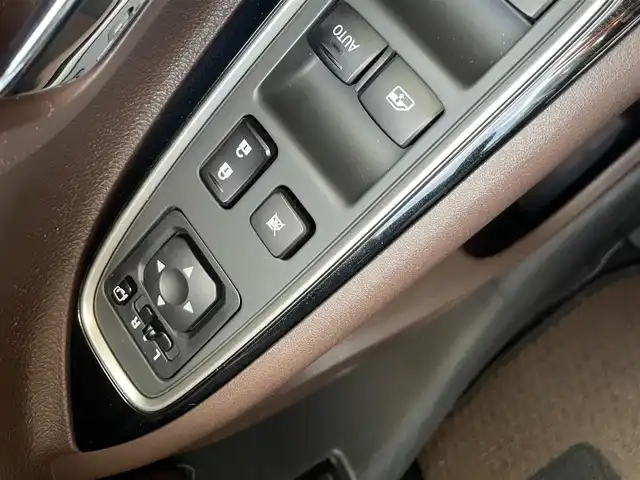 三菱 アウトランダー ＰＨＥＶ G プレミアムパッケージ 福岡県 2016(平28)年 7.3万km クォーツブラウンメタリック ハンドルヒーター/パワーステアリング/純正ナビ/純正フロアマット/ドライブレコーダー(前後)/レザーシート/Bluetooth/ETC/クルーズコントロール/プッシュスタート/横滑り防止装置/衝突被害軽減システム/100V充電/ETC/W+Sエアバッグ
