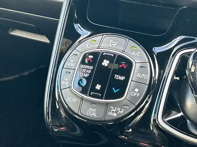 トヨタ ノア ハイブリッド Si ダブルバイビーⅡ 千葉県 2019(令1)年 6.1万km ブラック モデリスタエアロ 18インチAW  9型ナビNSZT-Y68T バックカメラ 両側パワースライドドア シートヒーター クルコン ETC USB 革調シートカバー LEDライト オートライト ソナー