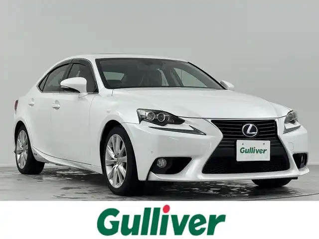 レクサス ＩＳ 300h 熊本県 2013(平25)年 4.3万km ホワイトパールクリスタルシャイン メーカー純正ナビ/フルセグテレビ/バックカメラ/ハーフレザーシート/パワーシート＜運転席/助手席＞/コーナーセンサー/ETC2.0/スマートキー/スペアキー/純正フロアマット/純正17インチアルミホイール