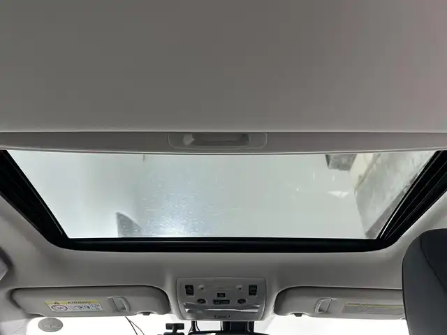 レクサス ＩＳ 300h 佐賀県 2013(平25)年 4.3万km ホワイトパールクリスタルシャイン メーカー純正ナビ/フルセグテレビ/バックカメラ/ハーフレザーシート/パワーシート＜運転席/助手席＞/コーナーセンサー/ETC2.0/スマートキー/スペアキー/純正フロアマット/純正17インチアルミホイール