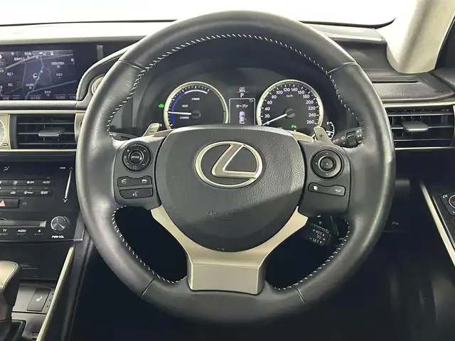 レクサス ＩＳ 300h 佐賀県 2013(平25)年 4.3万km ホワイトパールクリスタルシャイン メーカー純正ナビ/フルセグテレビ/バックカメラ/ハーフレザーシート/パワーシート＜運転席/助手席＞/コーナーセンサー/ETC2.0/スマートキー/スペアキー/純正フロアマット/純正17インチアルミホイール