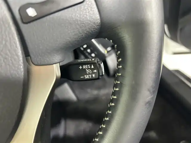 レクサス ＩＳ 300h 佐賀県 2013(平25)年 4.3万km ホワイトパールクリスタルシャイン メーカー純正ナビ/フルセグテレビ/バックカメラ/ハーフレザーシート/パワーシート＜運転席/助手席＞/コーナーセンサー/ETC2.0/スマートキー/スペアキー/純正フロアマット/純正17インチアルミホイール