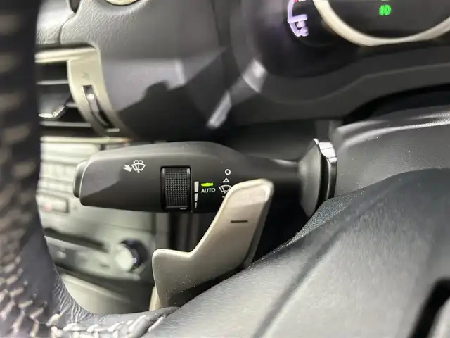 レクサス ＩＳ 300h 佐賀県 2013(平25)年 4.3万km ホワイトパールクリスタルシャイン メーカー純正ナビ/フルセグテレビ/バックカメラ/ハーフレザーシート/パワーシート＜運転席/助手席＞/コーナーセンサー/ETC2.0/スマートキー/スペアキー/純正フロアマット/純正17インチアルミホイール