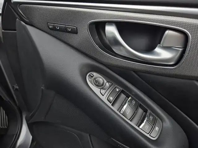 日産 スカイライン 200GT－t タイプSP 鹿児島県 2014(平26)年 8.3万km ダークメタルグレー プロパイロット　/ビルトインＥＴＣ　/純正ＳＤナビ　/Ｂｌｕｅｔｏｏｔｈオーディオ　/フルセグテレビ　/社外レーダー　/Ｄ＋Ｎ席シートヒーター　/Ｄ＋Ｎ席パワーシート　/パドルシフト　/ＭＴモード付きＡＴ　/ドライブレコーダー/レザーシート/前後コーナーセンサー/エアバック(W+サイド)