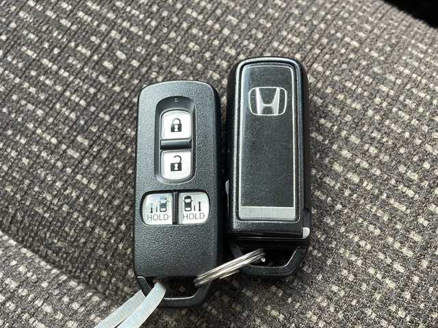 ホンダ Ｎ ＢＯＸ L コーディネートスタイル 広島県 2021(令3)年 2.3万km プレミアムアイボリーパールⅡ 純正8インチナビ/（Bluetooth/SD/CD/DVD/AppleCarPlay/AndroidAuto/フルセグTV)/前後ドライブレコーダー/バックカメラ/シートヒーター（運転席/助手席）/ビルドインETC/両側パワースライドドア/Honda SENSING/・衝突軽減ブレーキ（CMBS）/・誤発進抑制機能/・歩行者事故低減ステアリング/・路外逸脱抑制機能/・渋滞追従機能付アダプティブクルーズコントロール（ACC）/・車線維持支援システム（LKAS）/・先行車発進お知らせ機能/・標識認識機能/・後方誤発進抑制機能/LEDヘッドライト/オートマチックハイビーム/オートライト/純正フロアマット/スペアキー1本/スマートキー/取扱説明書