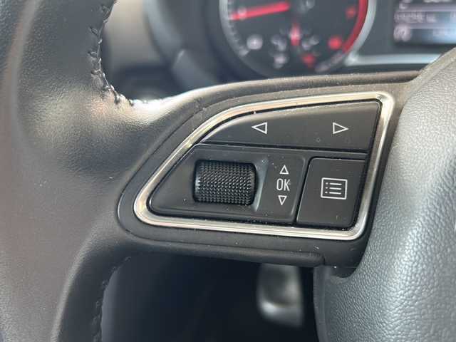 アウディ Ａ１ SB 1．0TFSI スポーツ 岐阜県 2018(平30)年 7万km グレイシアホワイトメタリック 純正ナビ/FM/Bluetooth/バックカメラ/ETC/シートヒーター(D/N)/スマートキー/プッシュスタート/クリアランスソナー/横滑り防止装置/アイドリングストップ/パーキングエイド/スピードオーバー警告/自動防眩ルームミラー/革巻きステアリング/ステアリングホイールボタン/センターロッキング/エクステリアライト/マトリクスLEDヘッドライト