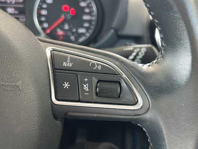 アウディ Ａ１ SB 1．0TFSI スポーツ 岐阜県 2018(平30)年 7万km グレイシアホワイトメタリック 純正ナビ/FM/Bluetooth/バックカメラ/ETC/シートヒーター(D/N)/スマートキー/プッシュスタート/クリアランスソナー/横滑り防止装置/アイドリングストップ/パーキングエイド/スピードオーバー警告/自動防眩ルームミラー/革巻きステアリング/ステアリングホイールボタン/センターロッキング/エクステリアライト/マトリクスLEDヘッドライト