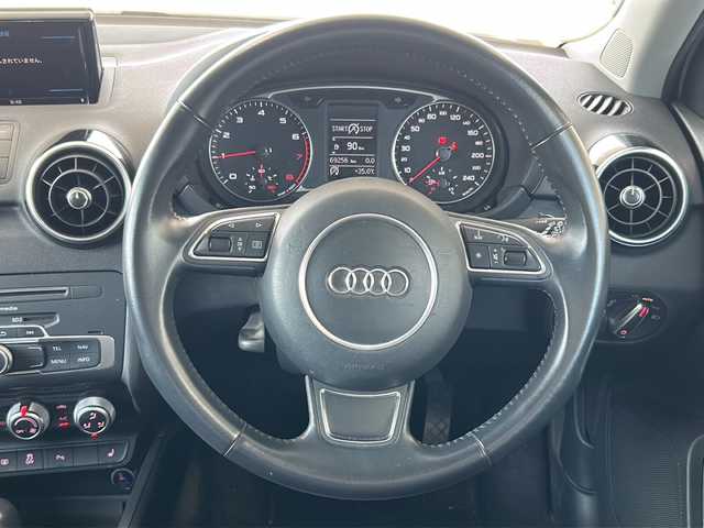 アウディ Ａ１ SB 1．0TFSI スポーツ 岐阜県 2018(平30)年 7万km グレイシアホワイトメタリック 純正ナビ/FM/Bluetooth/バックカメラ/ETC/シートヒーター(D/N)/スマートキー/プッシュスタート/クリアランスソナー/横滑り防止装置/アイドリングストップ/パーキングエイド/スピードオーバー警告/自動防眩ルームミラー/革巻きステアリング/ステアリングホイールボタン/センターロッキング/エクステリアライト/マトリクスLEDヘッドライト