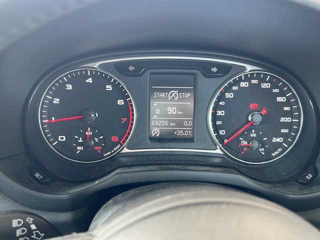 アウディ Ａ１ SB 1．0TFSI スポーツ 岐阜県 2018(平30)年 7万km グレイシアホワイトメタリック 純正ナビ/FM/Bluetooth/バックカメラ/ETC/シートヒーター(D/N)/スマートキー/プッシュスタート/クリアランスソナー/横滑り防止装置/アイドリングストップ/パーキングエイド/スピードオーバー警告/自動防眩ルームミラー/革巻きステアリング/ステアリングホイールボタン/センターロッキング/エクステリアライト/マトリクスLEDヘッドライト